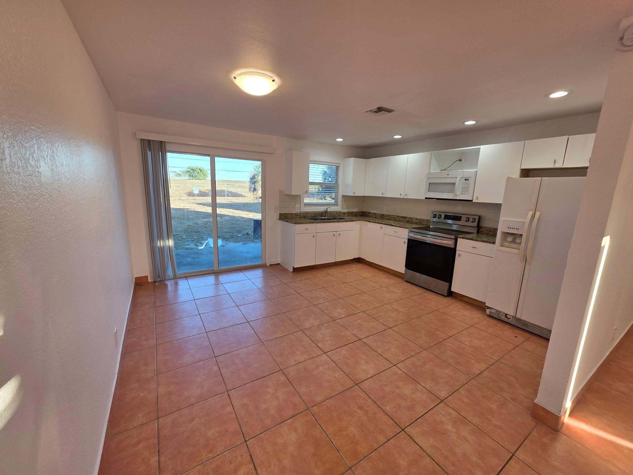 1508 Barton Road, Unit 1510A Lake Worth Beach, FL 33460 - Photo 3 of 12 3395224237640903621