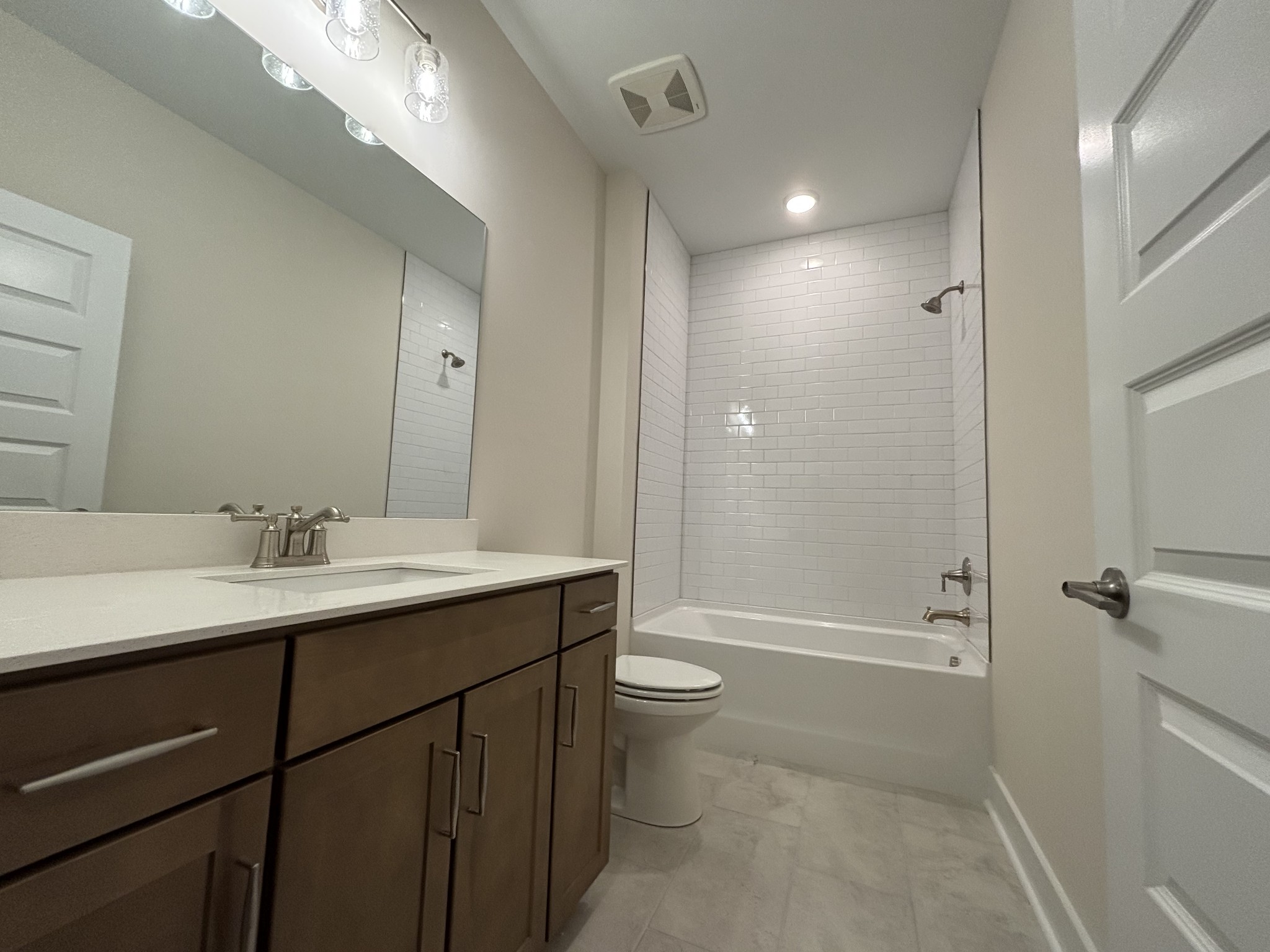 537 Scarlet Oak Road Lebanon, TN 37090 - Photo 20 of 38 a bathroom with a sink a toilet and shower