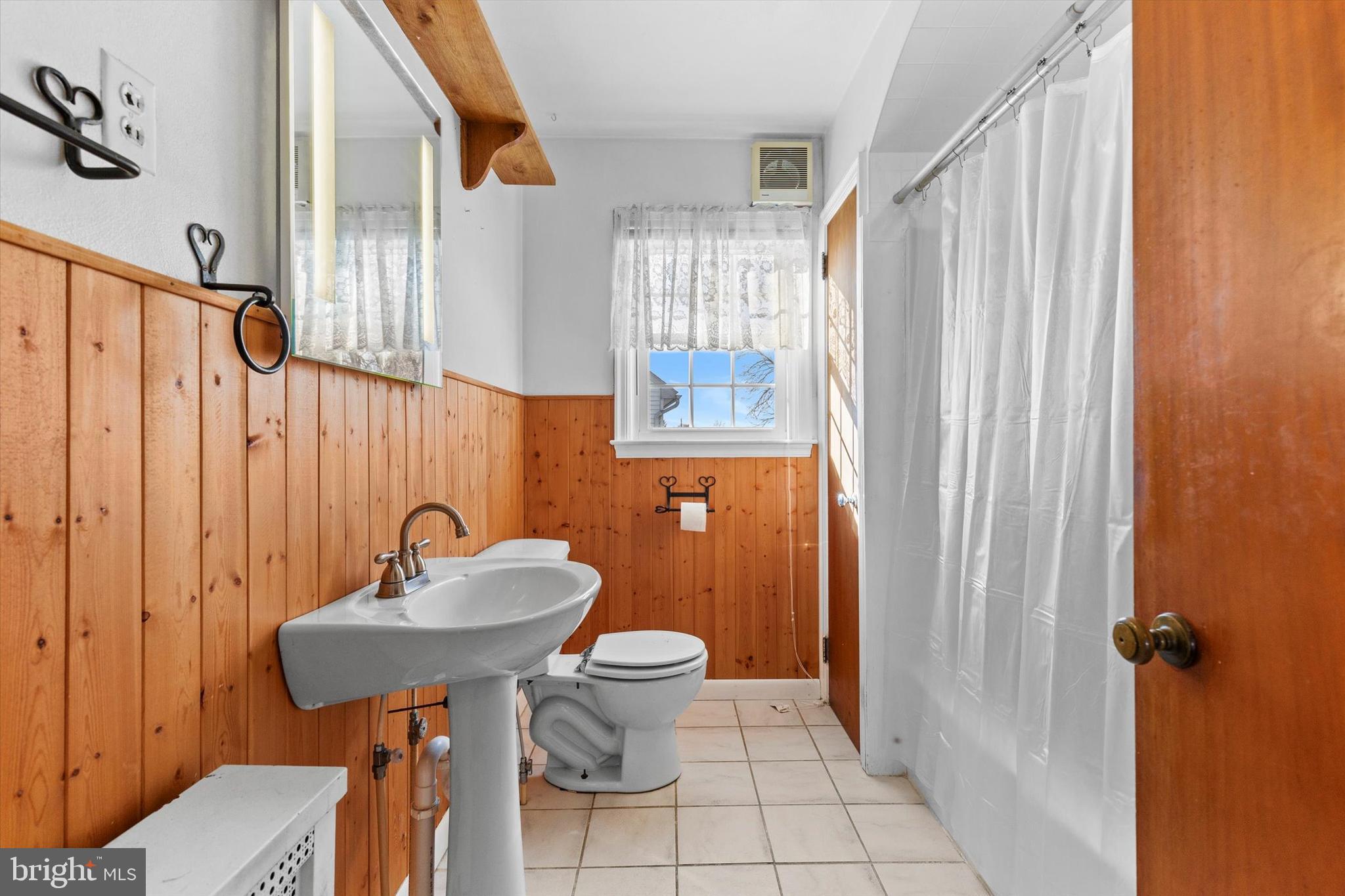 829 West Brubaker Valley Road Lititz, PA 17543 - Photo 20 of 58 Main Floor Bathroom. Tub