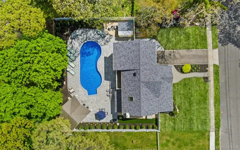 $859,000 | 25 Bay 3rd Street, Islip, NY 11751