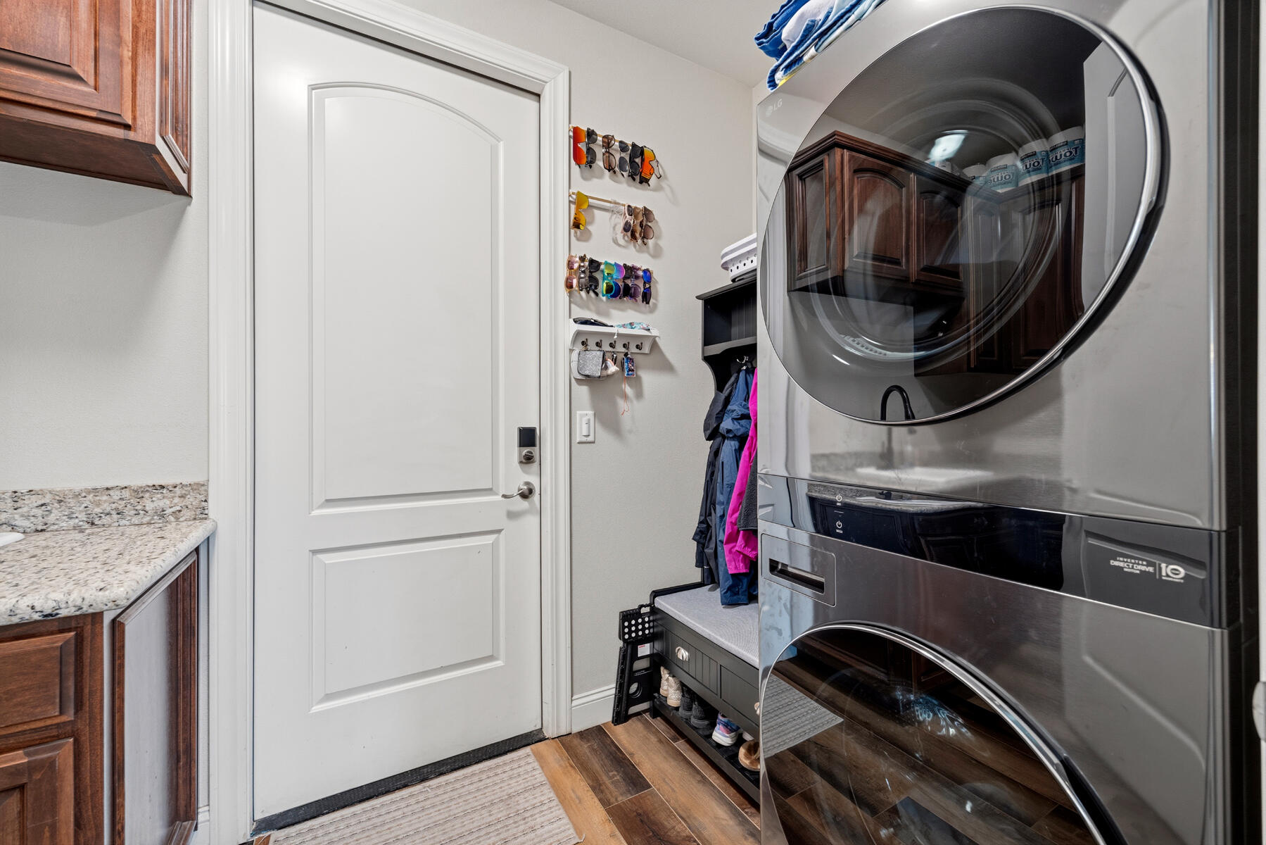 2208 West Benton Court Exeter, CA 93221 - Photo 31 of 84 31 - Laundryroom (1)