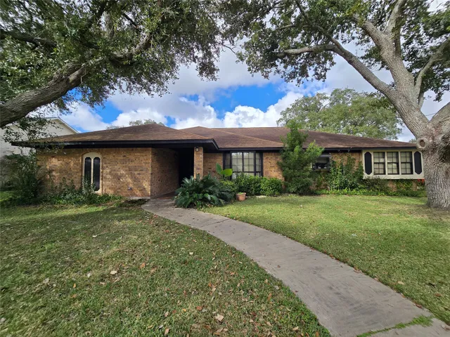 $285,000 | 5000 Magnolia Lane, Bay City, TX 77414