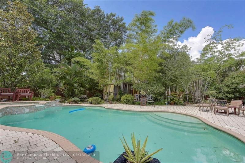 Jacuzzi Pool embellishes this enormous backyard. Lot is nearly 10,000sq feet.