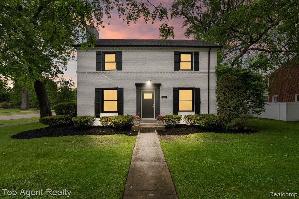 1894 Broadstone Road Grosse Pointe, MI 48236 - Photo 2 of 60