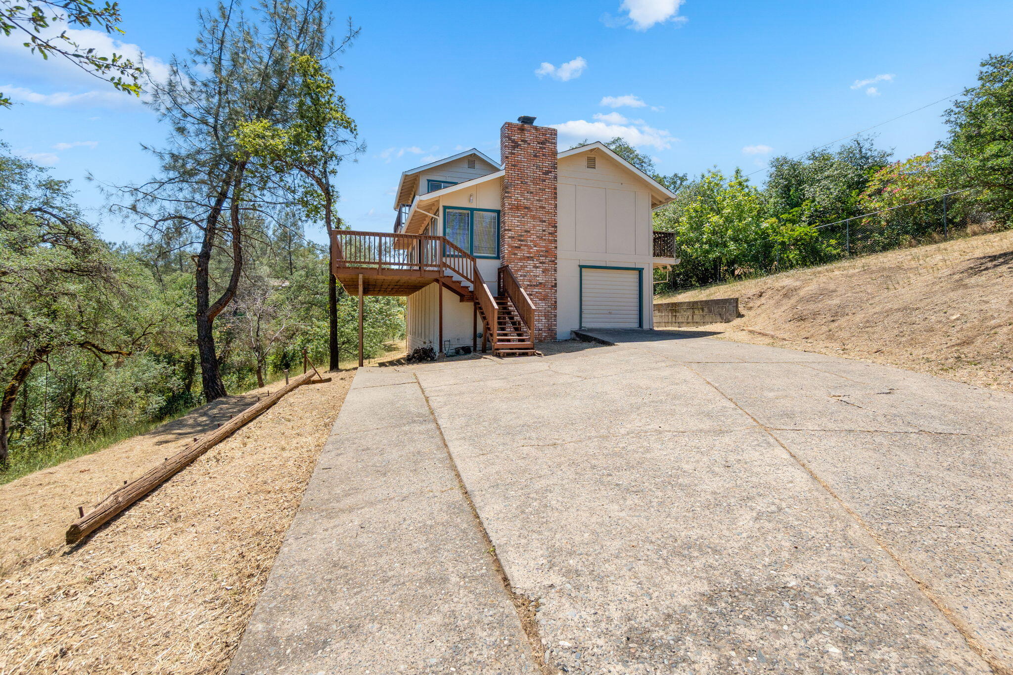 8741 Prospectors Road Redding, CA 96001 - Photo 48 of 60 Driveway
