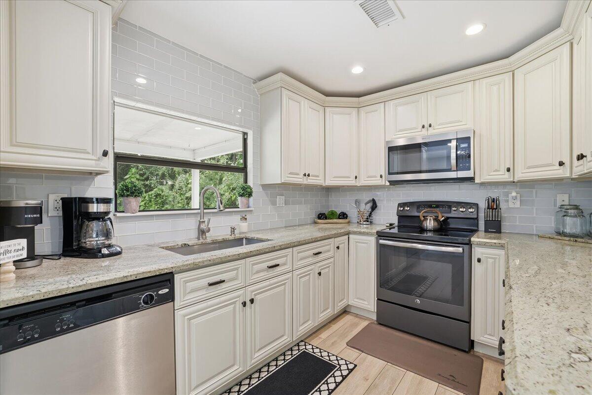 583 Northwest 12th Terrace Boca Raton, FL 33486 - Photo 17 of 31 10-8I8A5044