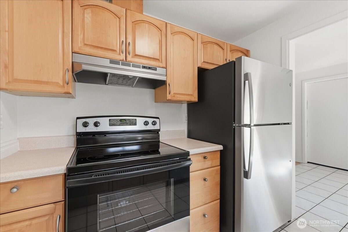 25530 150th Place Southeast Covington, WA 98042 - Photo 7 of 23 a kitchen with stainless steel appliances granite countertop a refrigerator stove and cabinets