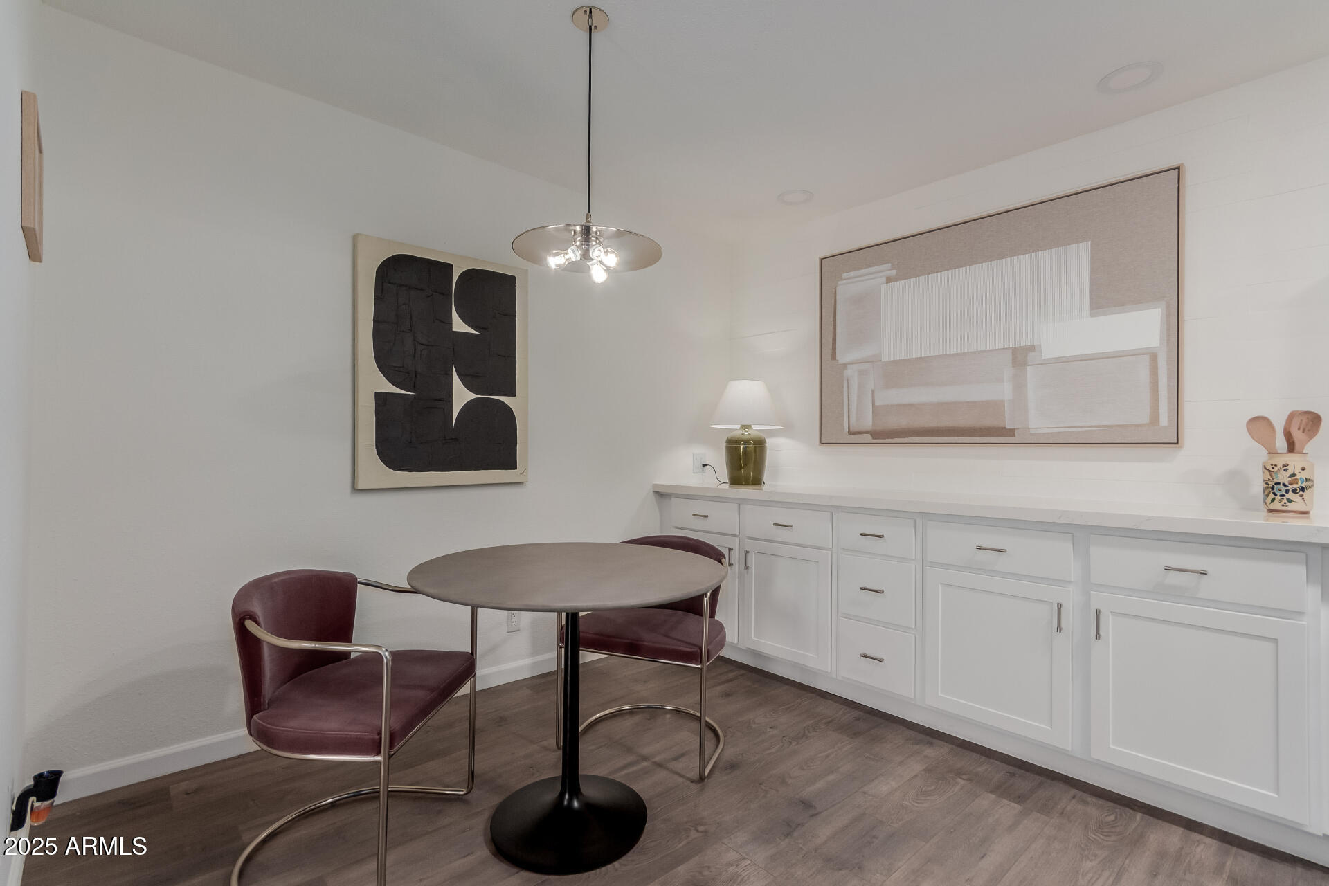 5525 East Thomas Road, Unit M12 Phoenix, AZ 85018 - Photo 2 of 42 Dining room