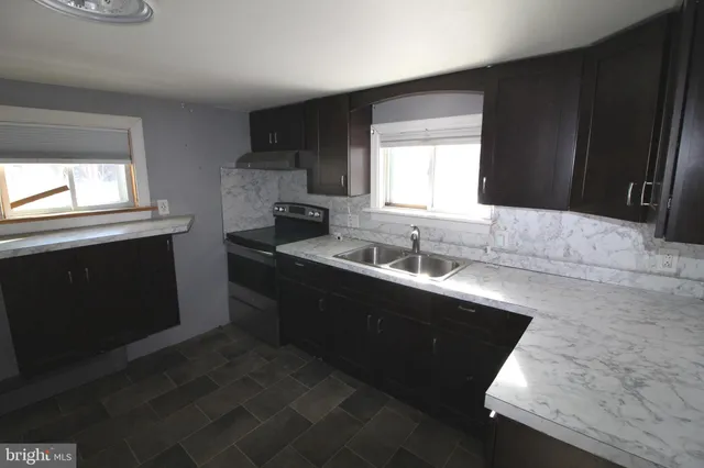 $189,900 | 1335 Apple Street, Marcus Hook, PA 19061