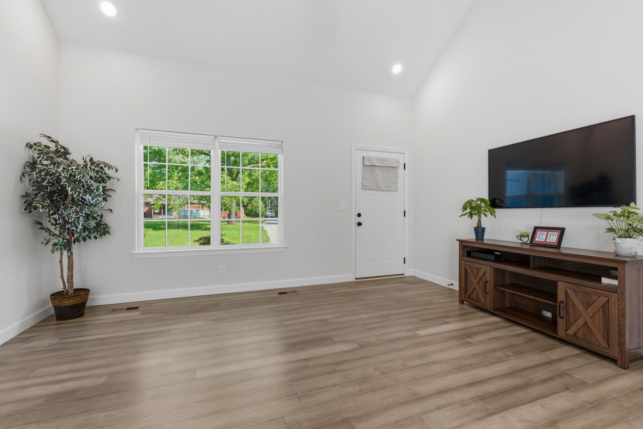 896 Hawkins Road White Bluff, TN 37187 - Photo 5 of 30