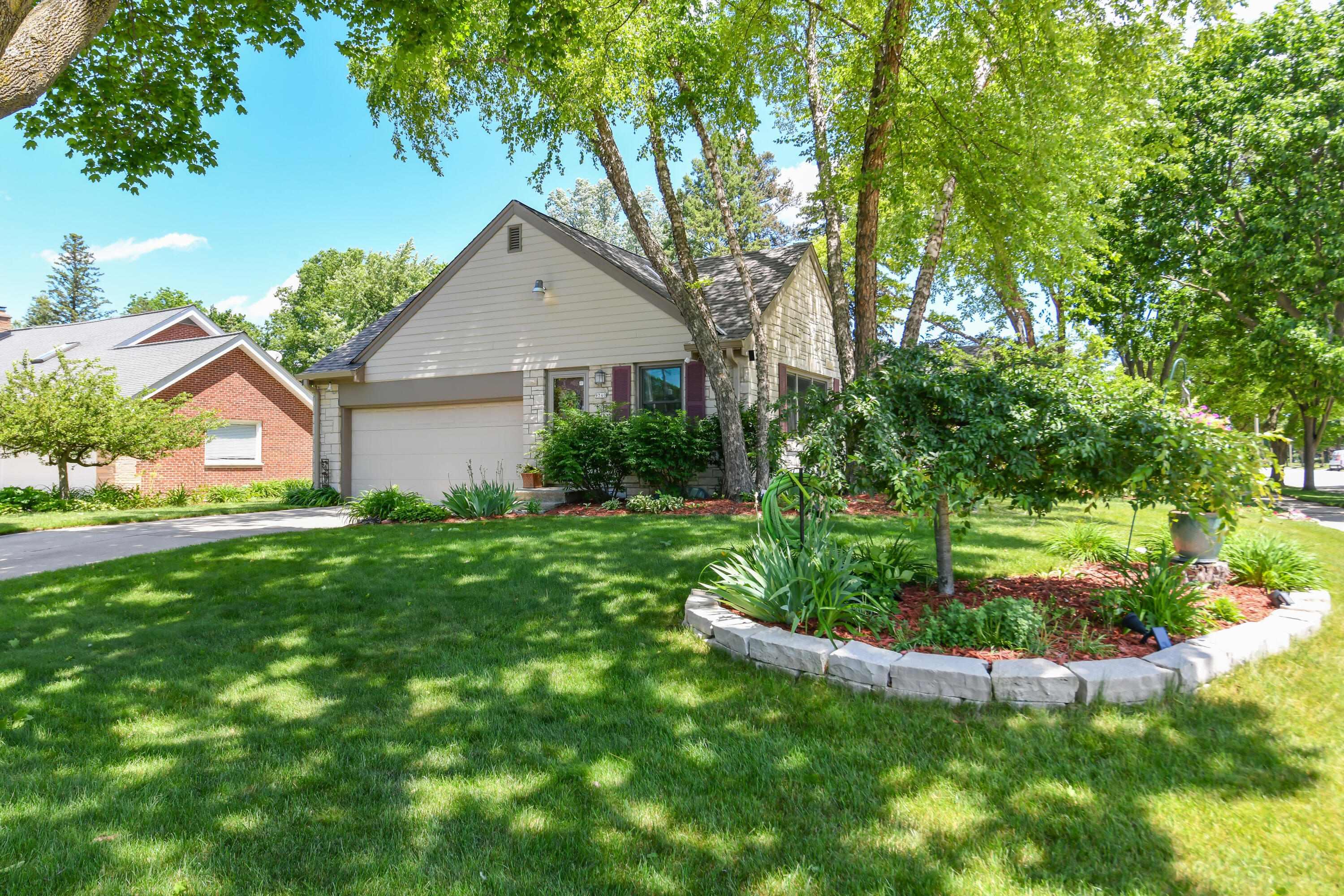 9740 West Center Street Milwaukee, WI 53222 - Photo 36 of 49 Gorgeous Landscaping