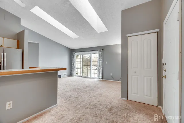 $339,000 | 304 Wimbeldon Court, North Brunswick, NJ 08902