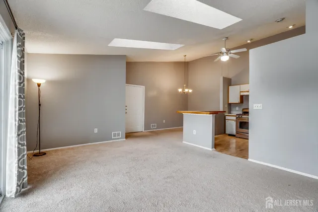 $339,000 | 304 Wimbeldon Court, North Brunswick, NJ 08902