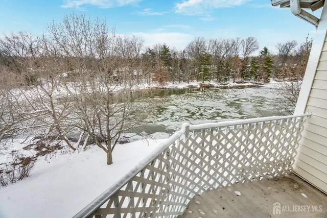 $339,000 | 304 Wimbeldon Court, North Brunswick, NJ 08902