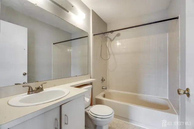 $339,000 | 304 Wimbeldon Court, North Brunswick, NJ 08902