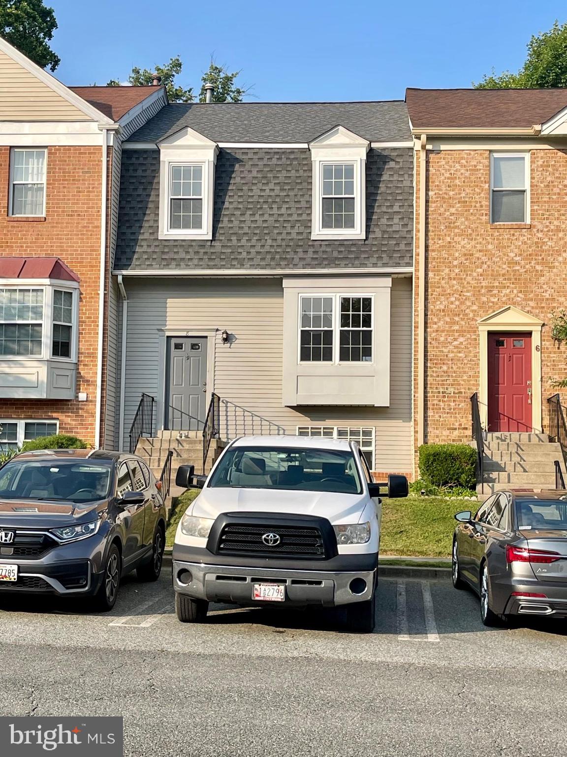 8 Narrowleaf Court Gaithersburg, MD 20878 - Photo 1 of 66 4 BR/3.5 BA Renovated Townhouse in Amberfield
