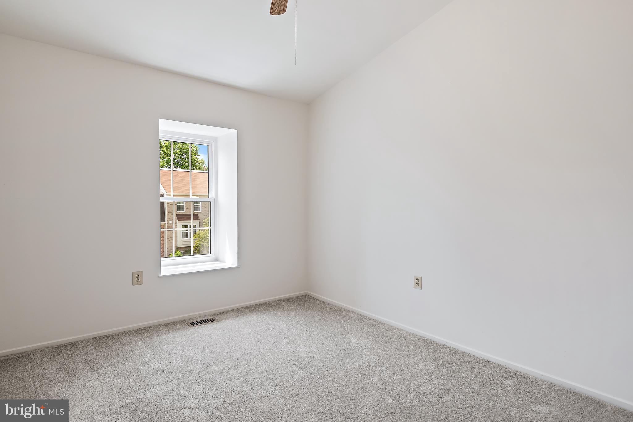 8 Narrowleaf Court Gaithersburg, MD 20878 - Photo 38 of 66 Bedroom 3