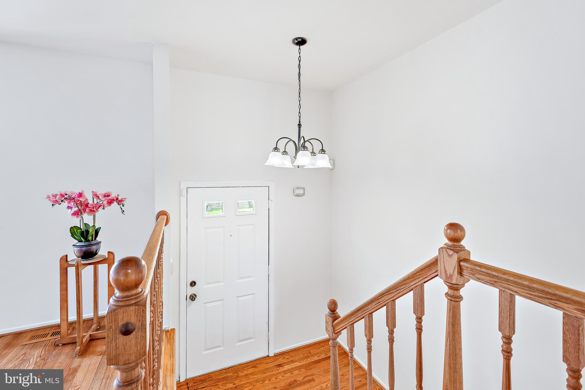 8 Narrowleaf Court Gaithersburg, MD 20878 - Photo 4 of 66 Split Foyer