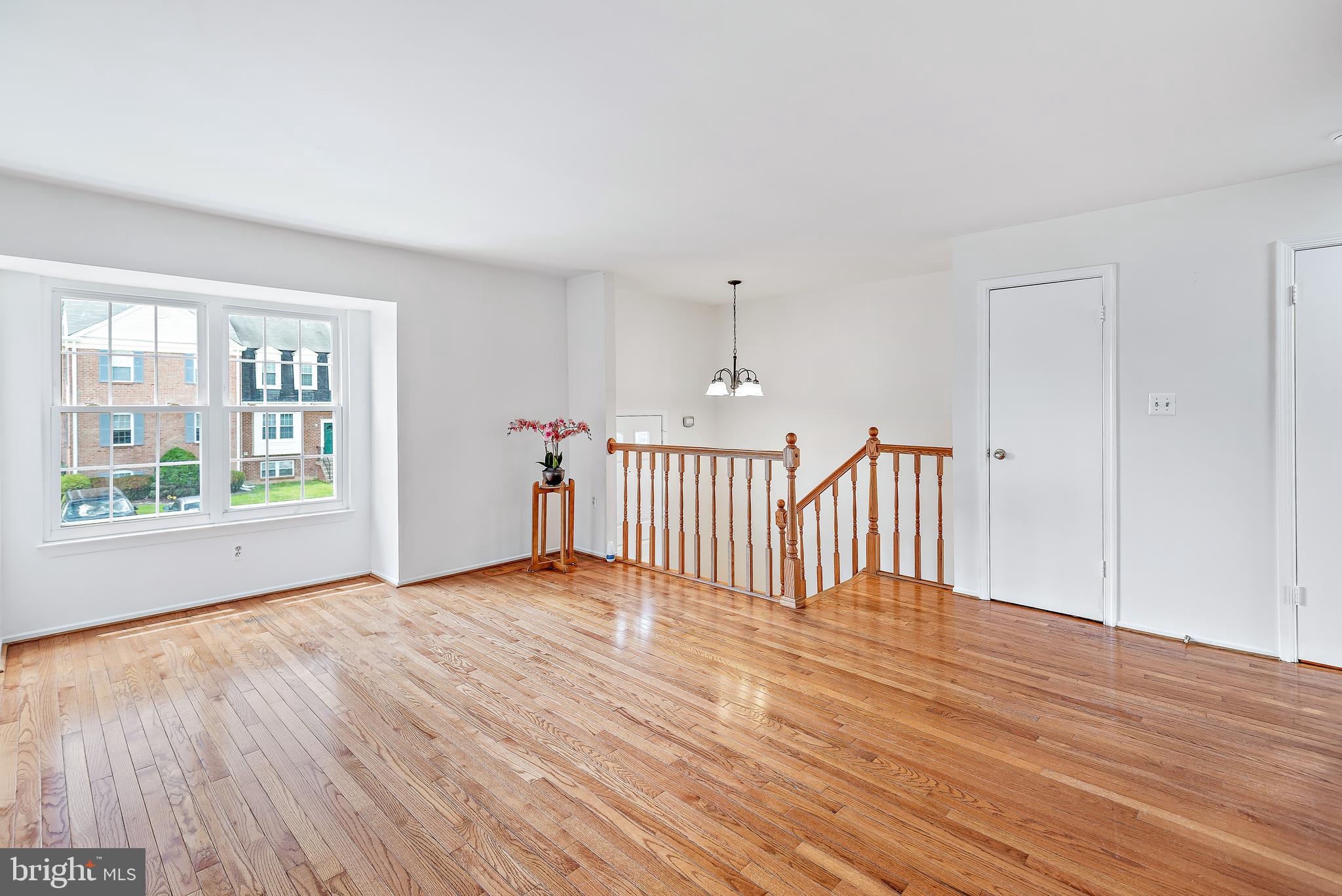 8 Narrowleaf Court Gaithersburg, MD 20878 - Photo 6 of 66 Living Room