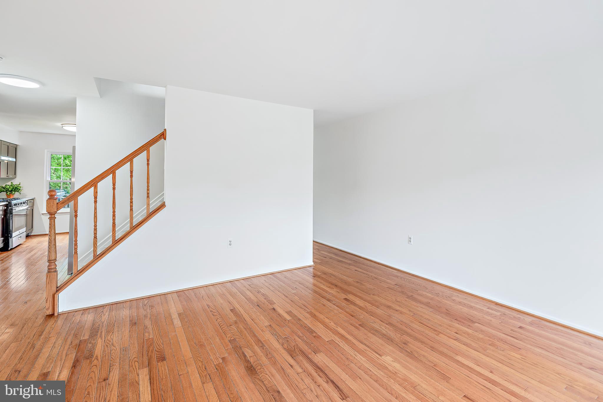 8 Narrowleaf Court Gaithersburg, MD 20878 - Photo 8 of 66 Living Room