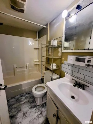 $54,900 | 722 Monroe Street, Kewanee, IL 61443