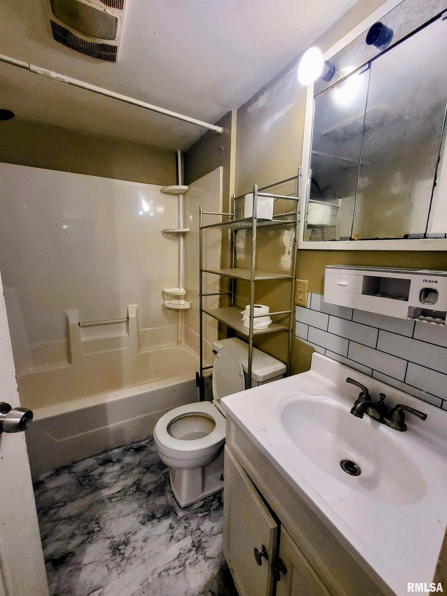 722 Monroe Street Kewanee, IL 61443 - Photo 11 of 24