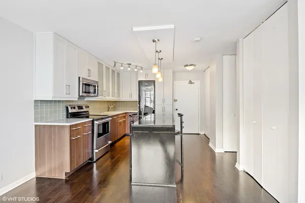 $1,750 | 4250 North Marine Drive, Unit 2625, Chicago, IL 60613