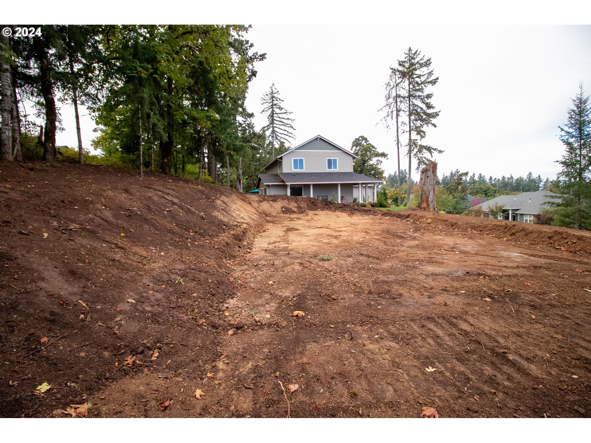 6225 Forest Ridge Drive Springfield, OR 97478 - Photo 5 of 17 a front view of a house with a yard