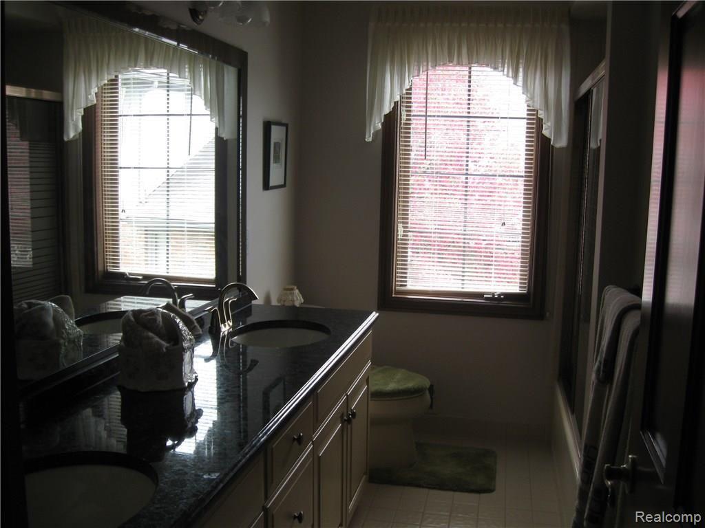 2437 Munster Road Rochester Hills, MI 48309 - Photo 21 of 47