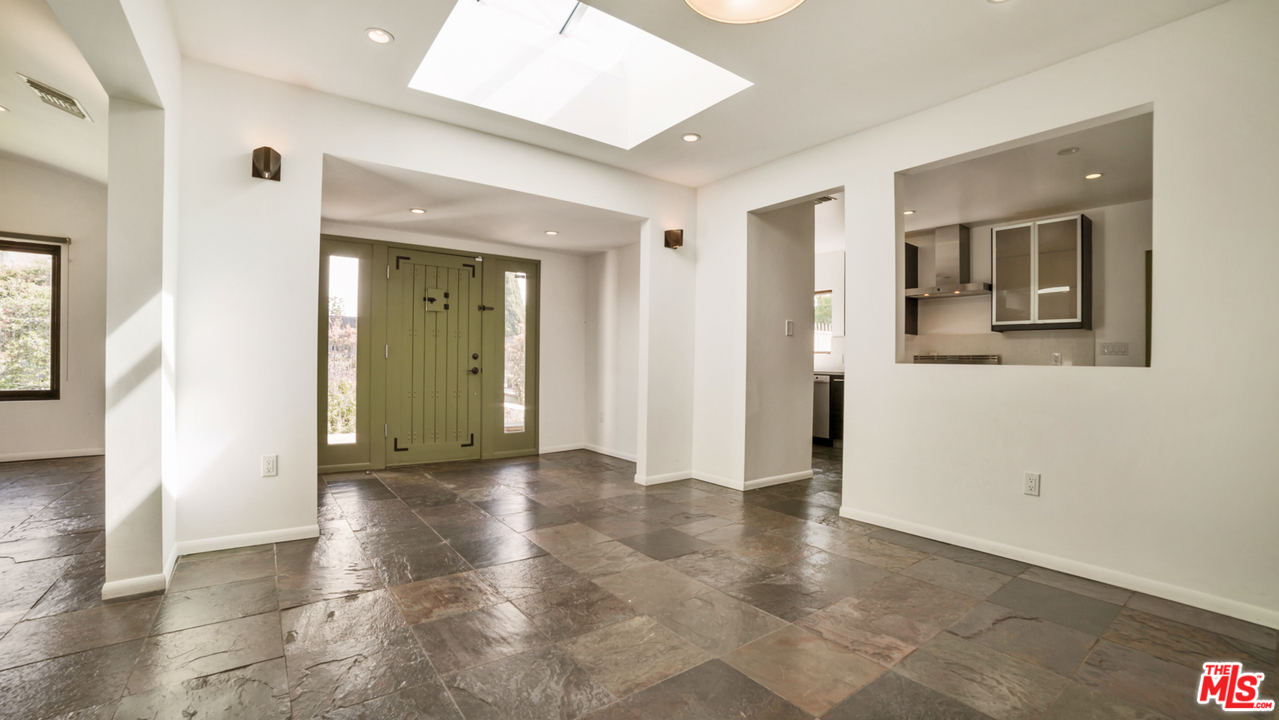1953 Preuss Road Los Angeles, CA 90034 - Photo 11 of 15 Gallery Image 11