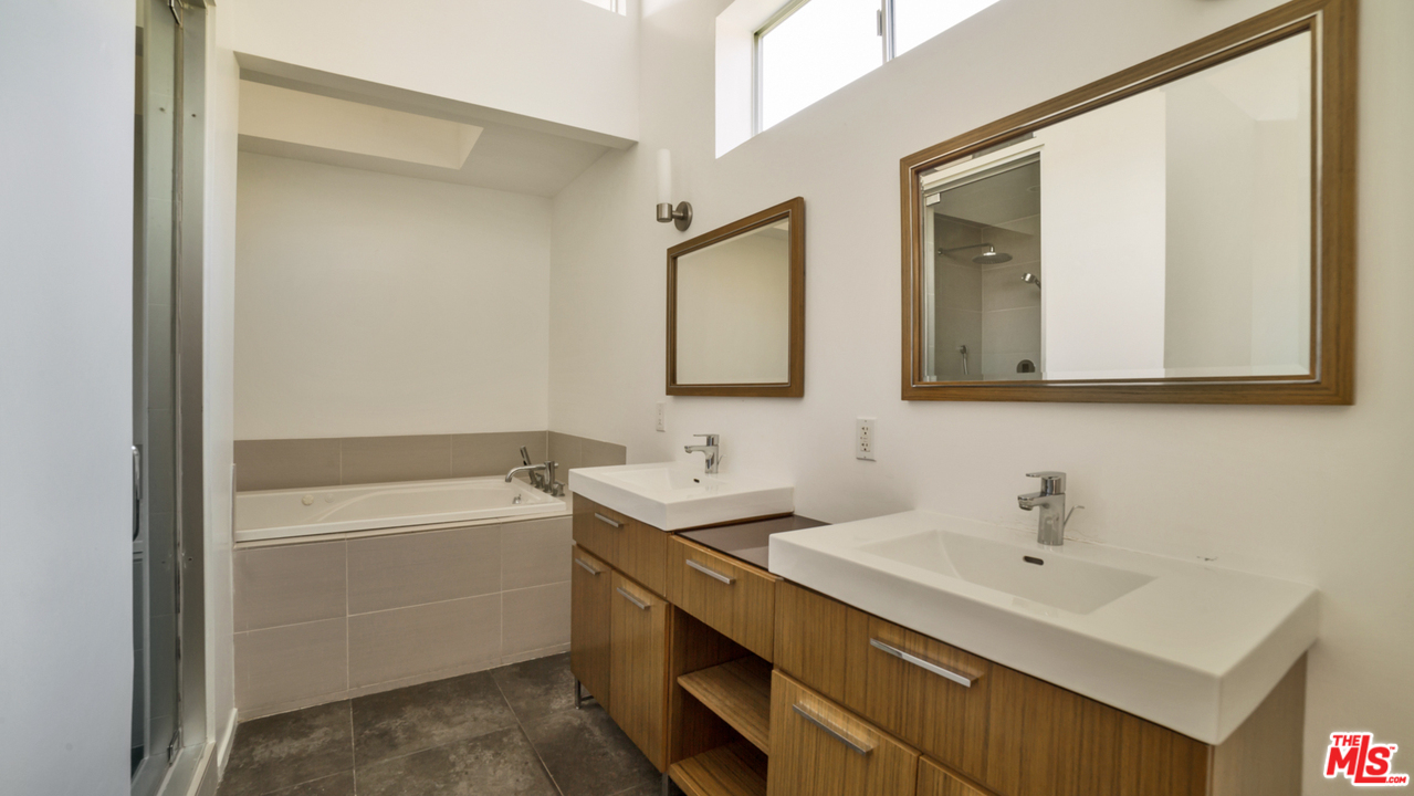 1953 Preuss Road Los Angeles, CA 90034 - Photo 15 of 15 Gallery Image 15