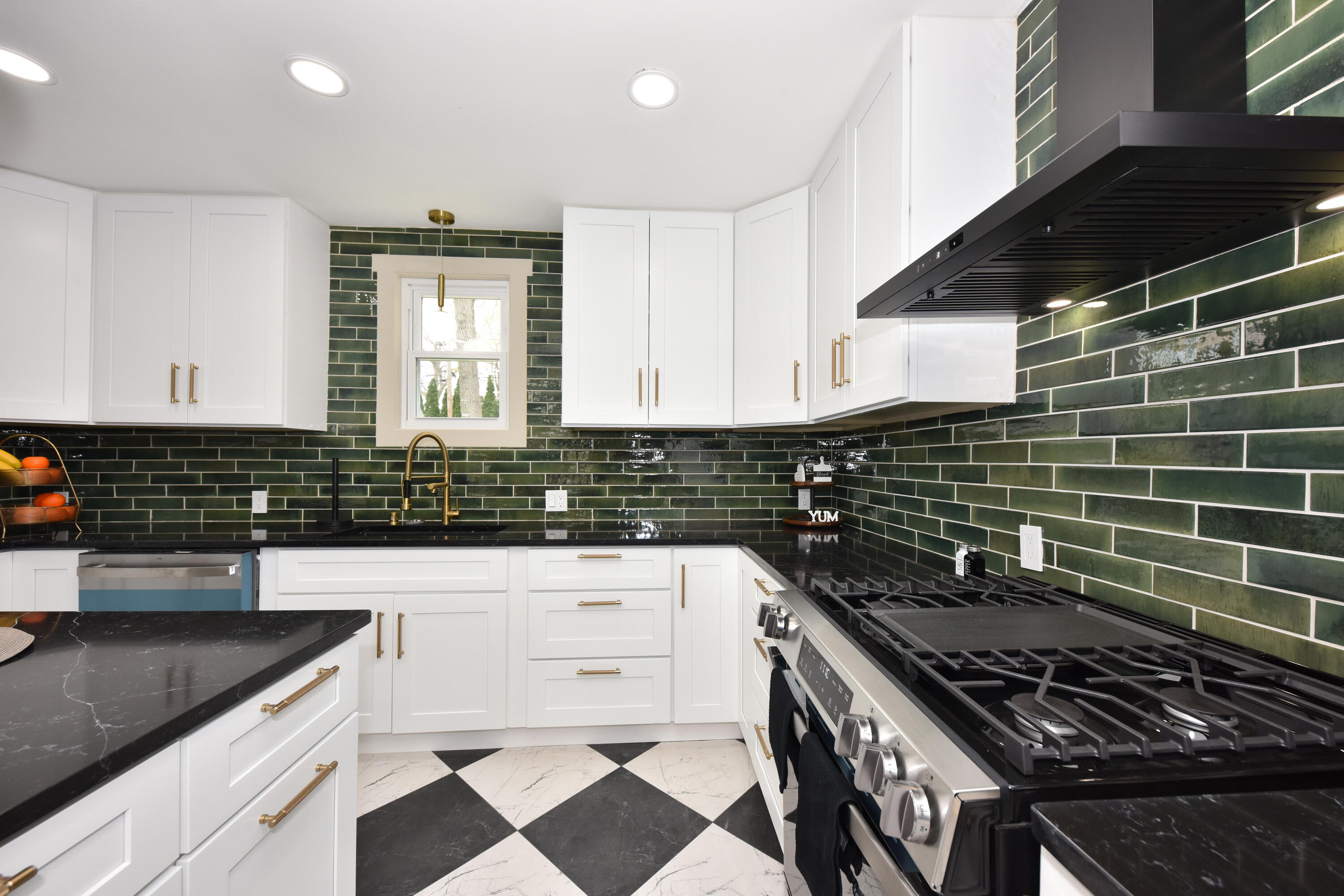 926 North 60th Street Milwaukee, WI 53213 - Photo 17 of 44 Beauty!