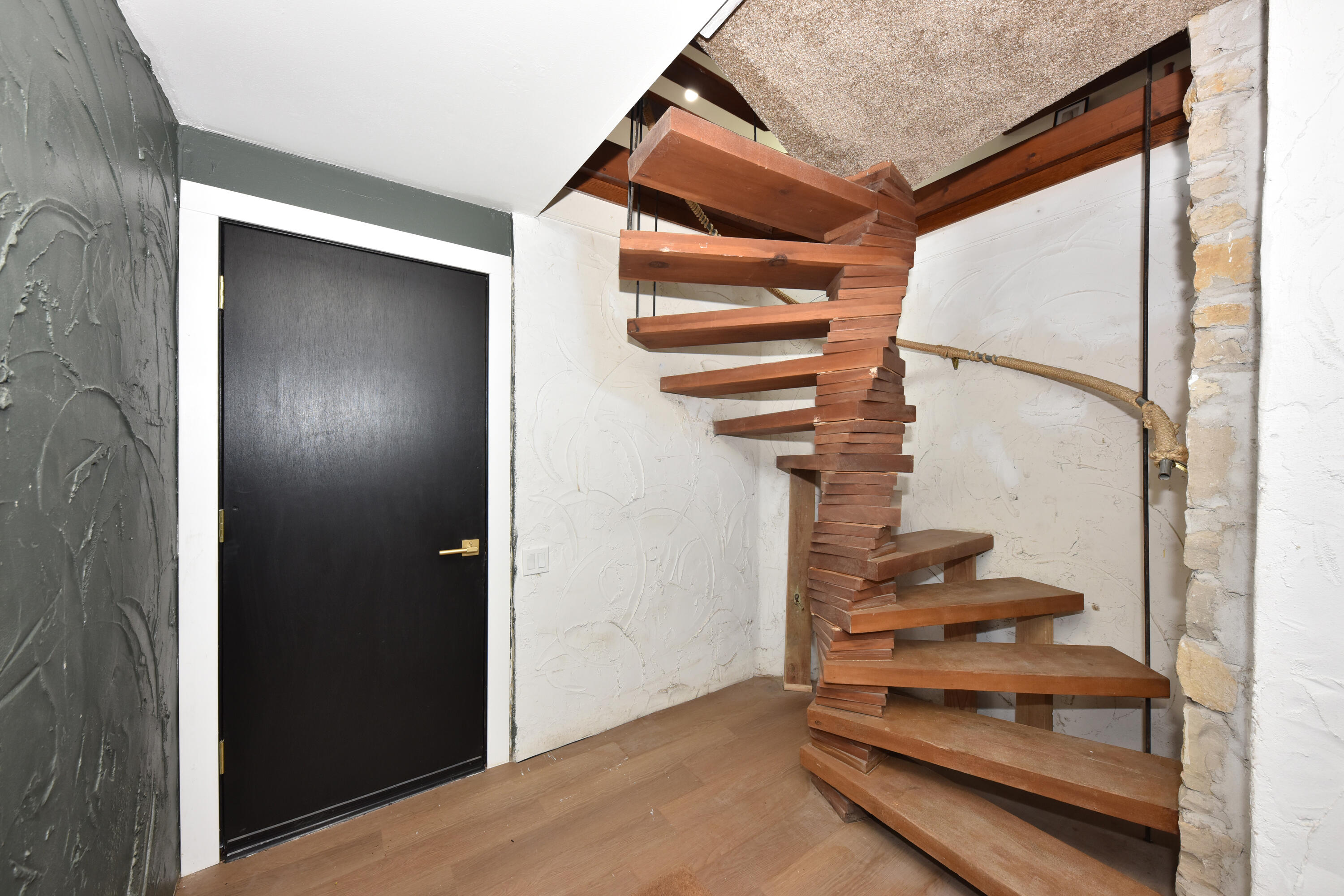 926 North 60th Street Milwaukee, WI 53213 - Photo 32 of 44 Foyer