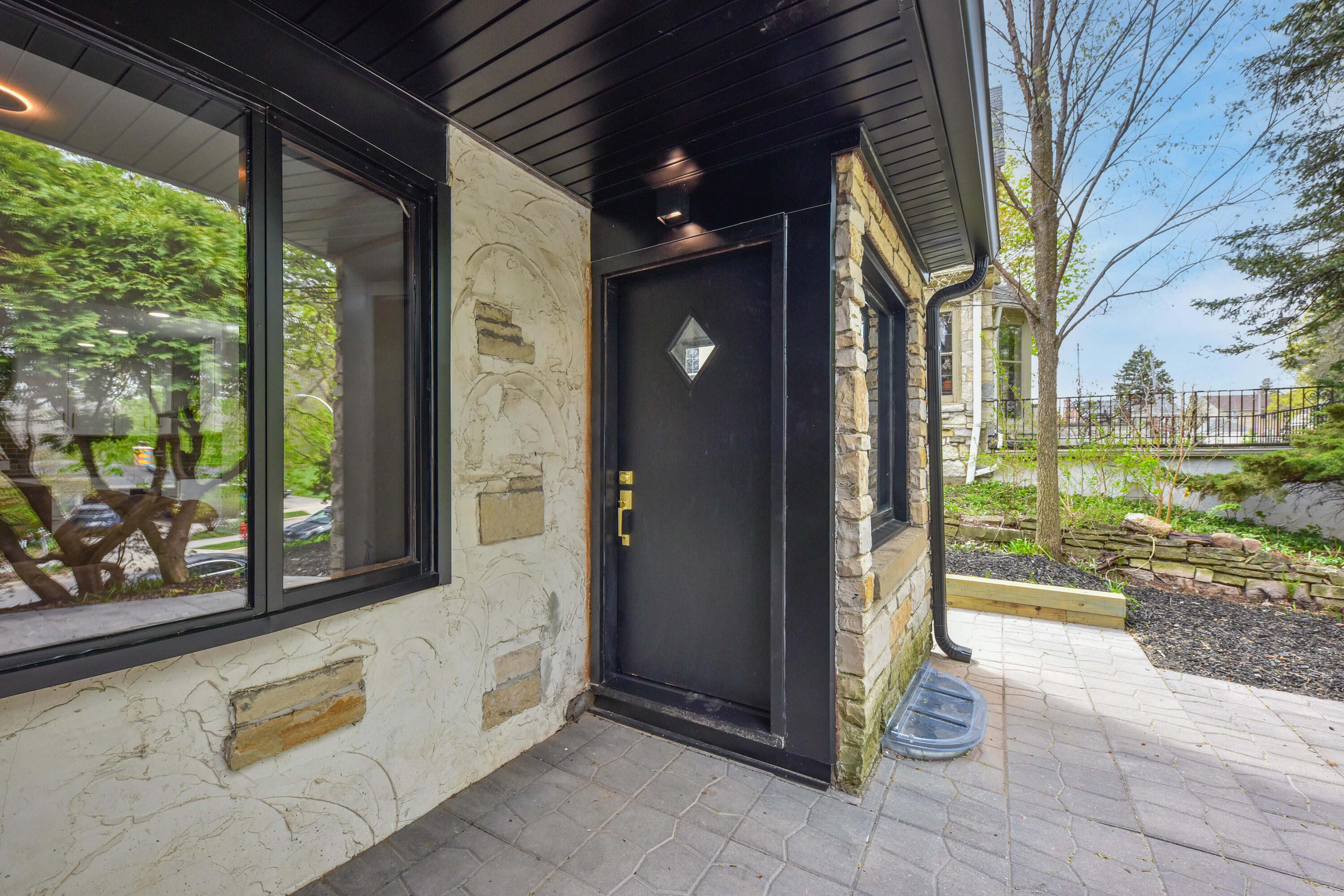 926 North 60th Street Milwaukee, WI 53213 - Photo 35 of 44 Mian entrance