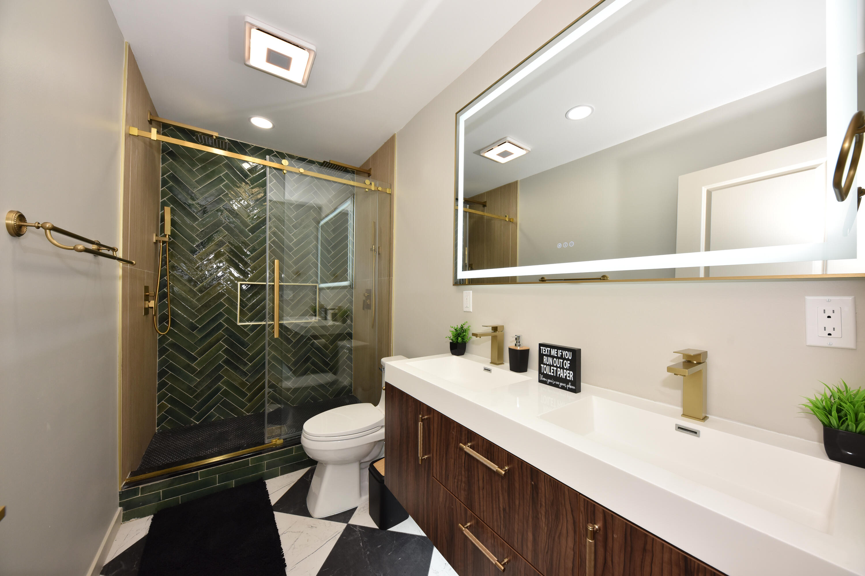 926 North 60th Street Milwaukee, WI 53213 - Photo 4 of 44 Main Bathroom