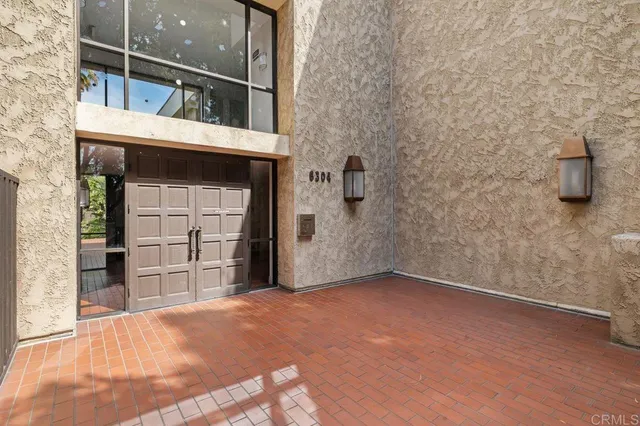 a view of a livingroom with a fireplace