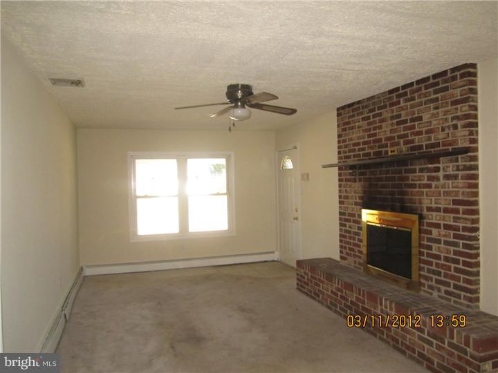10 Merry Turn Road Levittown, PA 19056 - Photo 5 of 11 Family Room