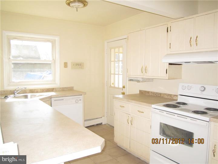 10 Merry Turn Road Levittown, PA 19056 - Photo 6 of 11 Kitchen