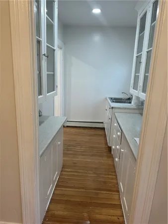$2,400 | 1229 Narragansett Boulevard, Unit 1, Cranston, RI 02905