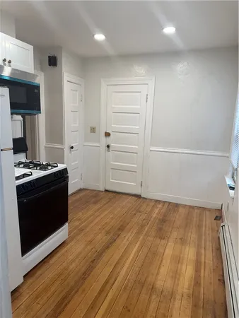 $2,400 | 1229 Narragansett Boulevard, Unit 1, Cranston, RI 02905
