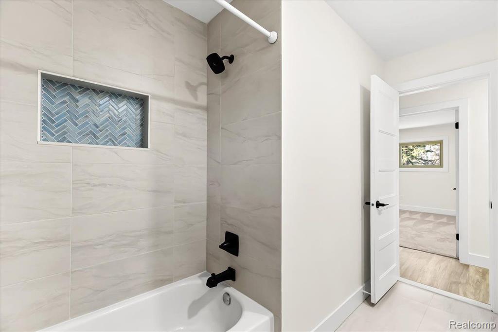 995 North Reading Road Bloomfield Hills, MI 48304 - Photo 25 of 28 Gallery Image 25