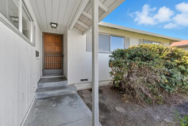 a view of a house with backyard and porch