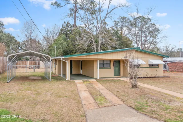 $159,999 | 5392 College Drive, Graceville, FL 32440