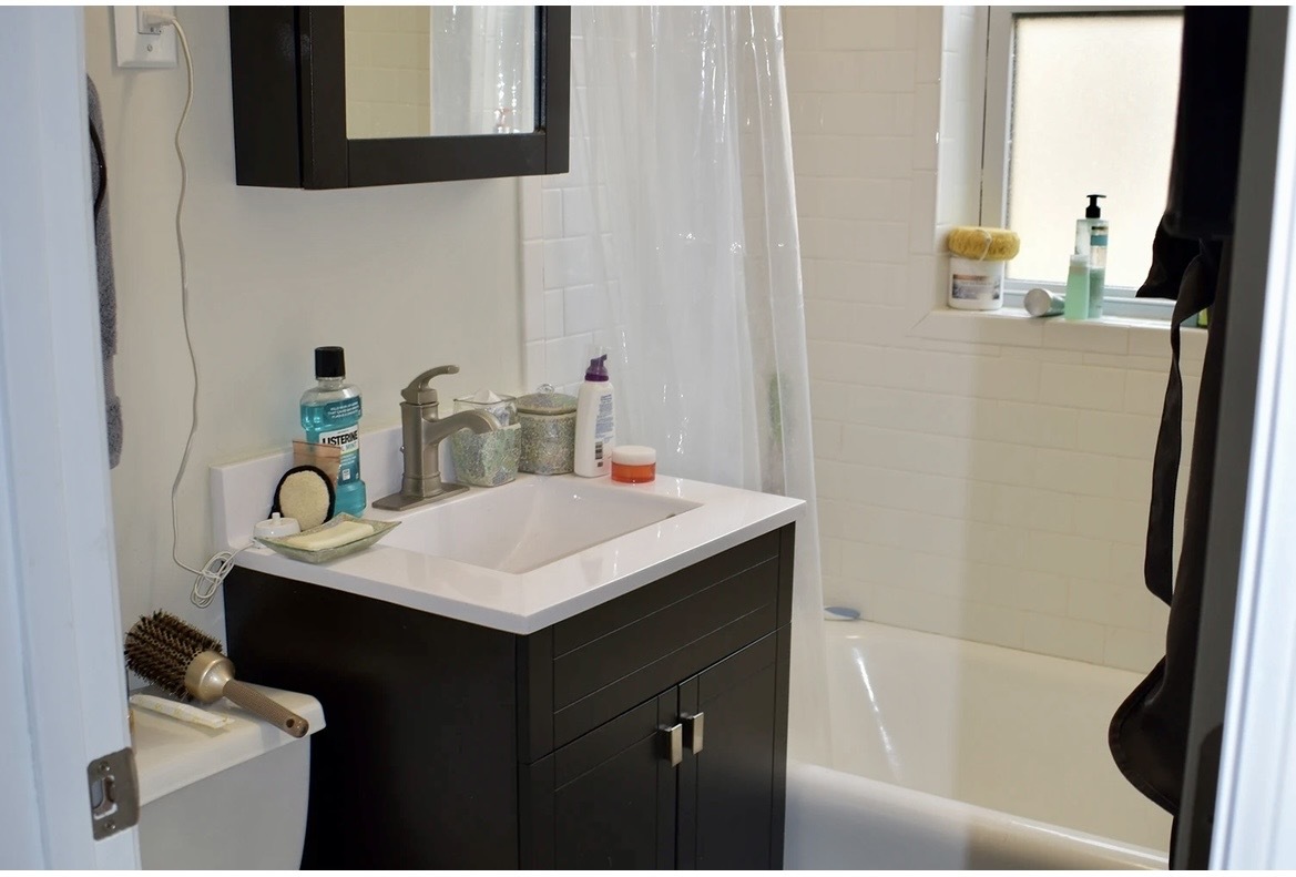 3817 North Greenview Avenue, Unit 3W Chicago, IL 60613 - Photo 10 of 10 a bathroom with a sink vanity tub and a mirror