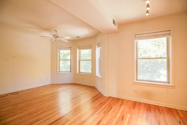 $1,850 | 2315 West School Street, Unit 2, Chicago, IL 60618