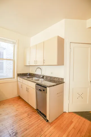 $1,850 | 2315 West School Street, Unit 2, Chicago, IL 60618