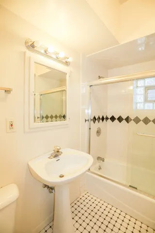 $1,850 | 2315 West School Street, Unit 2, Chicago, IL 60618