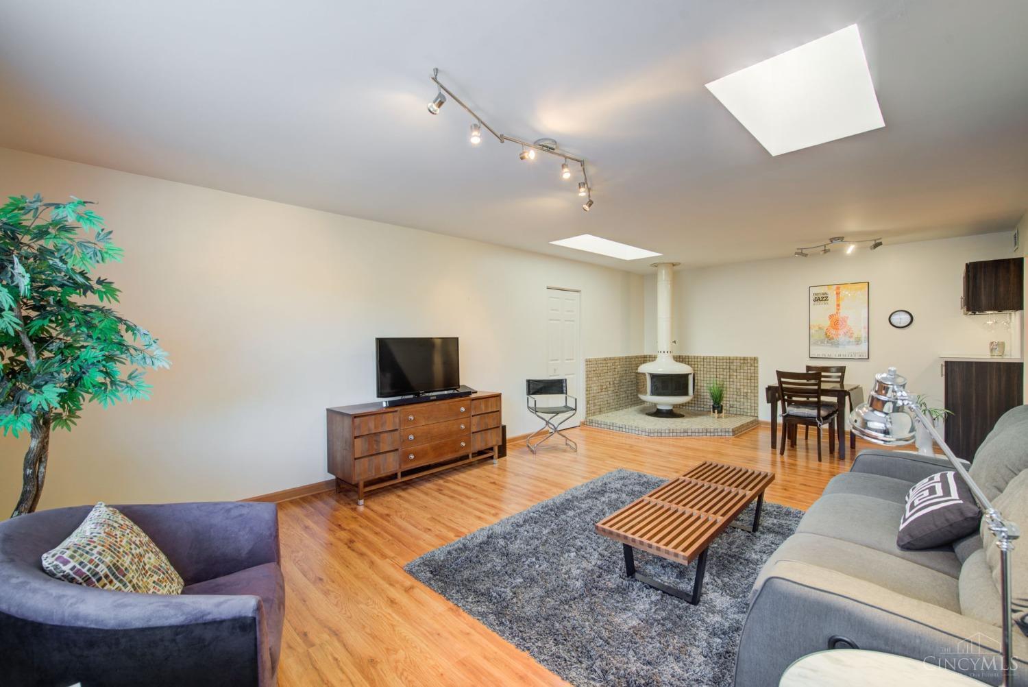 2270 Madison Road, Unit 4D Cincinnati, OH 45208 - Photo 5 of 30 Gallery Image 5
