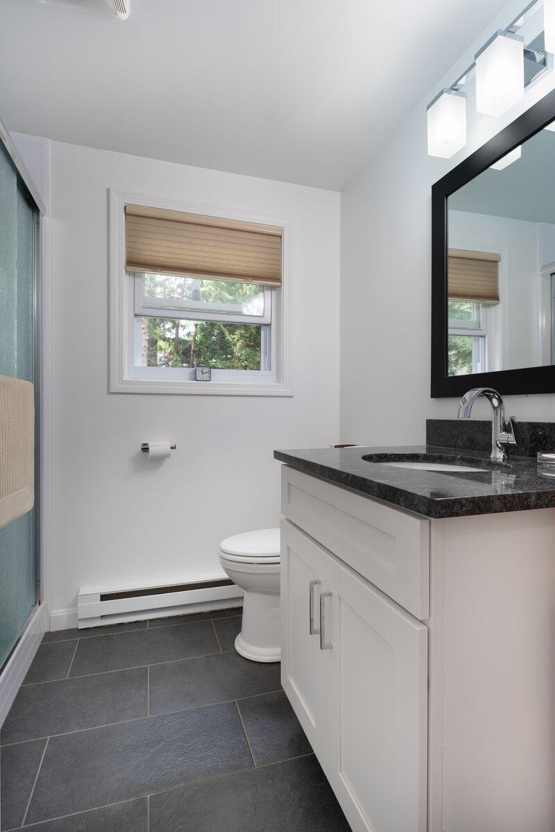 66 Willow Grove Road Brunswick, ME 04011 - Photo 17 of 30 66 WG Bath down