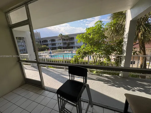 $1,800 | 541 Blue Heron Drive, Unit 215, Hallandale Beach, FL 33009
